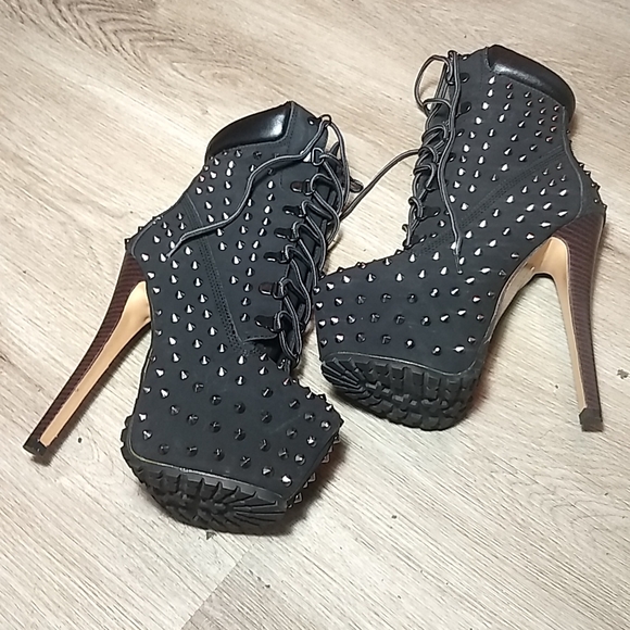 Full Studded ankle boot sz.8 - Picture 2 of 7